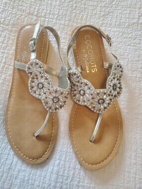Coconuts by Matisse Silver Beaded Floral T-Strap Sandals NWOT